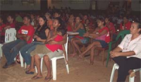 Estudantes assistem às palestras 