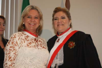 Presidente do TRT-PR é condecorada pela desembargadora Ilka Esdra