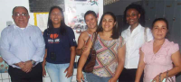 Juiz Tarcísio Almeida e Anícia Ewerton (Escola Judicial), com professores da UEB Haydê Chaves