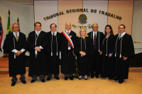 Desembargadores ladeiam o ministro Ives Gandra Filho.
