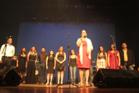 Servidores abriram o show cantando o hino da cidade, "Louvação a São Luís", de Bandeira Tribuzi.