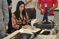 Para a Juíza Ana Claudia Vianna, os Núcleos de Execução possibilitam um melhor gerenciamento sobre atos processuais e, com isso, tornam a execução mais célere (Foto: TRT 15).