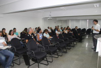 Educadores interagem com o palestrante