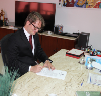 Gustavo Martins assina termo de posse