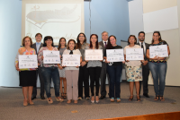 Representantes das escolas receberam placas de agradecimento