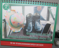 é comum ver crianças trabalhando como engraxates