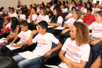 Adolescentes participam à tarde de encontro para discutir ações de combate ao trabalho infantil