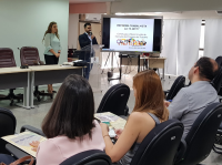 Coordenador da Escola Judicial, juiz Paulo Fernando, apresenta a professora do último módulo.