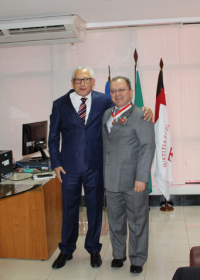 Desembargador Luiz Cosmo e o desembargador Edmilson de Lima, um dos seus homenageados