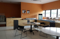 Salão principal do restaurante com parte do projeto concluído