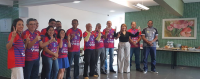 Presidenta e servidores e o "V" de vitórias