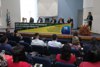 Mesa de honra: Desembargadores James Magno, Bento Herculano e Vólia; juízes Paulo Fernando e Roberta de Araújo; advogada Débora Cartágenes (rep. OABMA)