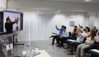Servidores seguem as instruções e se comunicam com a facilitadora