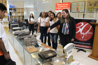 Juíza Liliana Bouéres e alunos do SENAC em visita no Centro de Memória