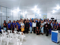 Os magistrados com todos os agentes comunitários de saúde que participaram do evento