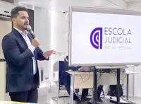 Juiz Paulo Fernando deu as boas vindas na abertura realizada no auditório da Escola Judicial