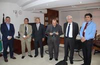 Da esquerda para direita: Carlos César Pinto Reis, secretário geral da Presidência; Manoel Pedro Oliveira Castro Neto, diretor geral; desembargador José Evandro de Souza, o vice-presidente e corregedor do TRT-MA; José Maria Lusquinhos dos Santos, coordenador de Gestão de Pessoas; desembargador Américo Bedê Freire, presidente do TRT-MA; e Stanley Araujo de Sousa, novo gestor da CTIC. 