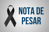 Imagem com símbolo preto e letras azuis escrito Nota de Pesar