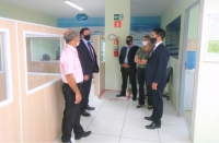 Visita do desembargador ao CEJUSC.