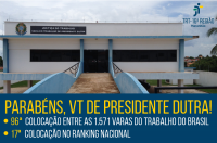 Imagem com fachada da Vara escrito Parabéns VT de Presidente Dutra