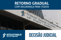 Imagem com a fachada do TRT ao fundo e faixa azul com letras brancas escrito Retorno Gradual com Segurança para Todos - Decisão Judicial