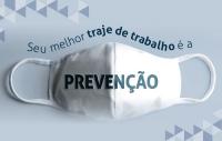 Arte do TST com fundo cinza, imagem de uma máscara branca, com a frase: Seu melhor traje de trabalho é a PREVENÇÃO.