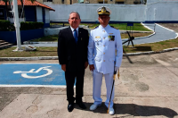 Foto do presidente do TRT-MA e do capitão dos Portos Alexandre Januário