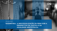 Imagem criada pelo CNJ com fundo cinza escuro, duas colunas verticais na cor azul, contendo imagem desfocada de um plenário do Judiciário, em primeiro plano a imagem de uma balança, e uma faixa azul na parte inferior com informações sobre o seminário “Dosimetria: A individualização da pena sob a perspectiva da justiça e da igualdade aristotélica”