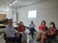 Foto de gestores do TRT do Maranhão reunidos na sala da Diretoria-Geral, no dia 30 de março.