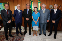 Foto feita na Presidência da República da reunião com o presidente Jair Bolsonaro e os ministros do Tribunal Superior do Trabalho Emmanoel Pereira (presidente), Alexandre Ramos, Douglas Alencar, Ives Gandra Martins Filho e a ministra Morgana Richa