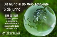 Imagem em tons de verde ao fundo. À esquerda, inscrições na cor branca sobre o Dia Mundial do Meio Ambiente e logomarca do TRT-MA na versão branca. À direita, globo terrestre em tons de verde transparente.