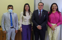 Foto do corregedor Gerson de Oliveira, que está de terno preto, com o advogado Francisco Jhone, de terno, e as advogadas Amanda, vestindo calça lilás e blusa bege, e Francineide, que está de calça bege e blusa rosa