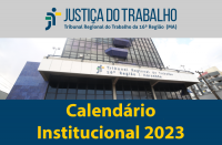 Fachada do prédio-sede do TRT-16 entre duas faixas. Na parte superior consta a logomarca da Justiça do Trabalho e inferior, o texto Calendário Institucional 2023 com fonte em amarelo sobre fundo azul.