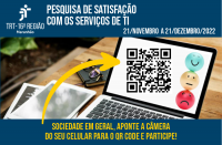 Arte da pesquisa com foto de notebook aberto, exibindo QR Code, ao centro, e tarjas azuis no topo e na base, com textos brancos e amarelos relativos ao tema.