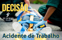 Pessoa deitada em situação de atendimento de emergência, sendo atendida por dois socorristas. Palavra decisão, em letras maiúsculas e na cor amarela, no canto superior esquerdo, seguida da logomarca do TRT16. Abaixo, frase acidente de trabalho em azul.