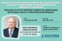Imagem em fundo verde com textos de cor branca e preta. Ao lado esquerdo, imagem de um homem com terno e gravata escura. Ao lado direito, logomarca da justiça do trabalho na cor azul. 