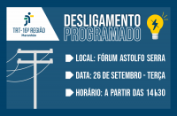 Arte com fundo azul, logomarca do Tribunal branca no lado superior esquerdo. Abaixo, ilustração de poste de energia elétrica. Texto na cor branca escrito: DESLIGAMENTO PROGRAMADO e inofrmações sobre o desligamento.