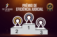 Imagem com fundo marrom mesclado com luz dourada. No centro da imagem a ilustração de um pódio cinza claro com os números 1, 2 e 3, com figuras da logomarca da eficiência judicial nas cores branca e azul (1), branca e amarela (2) e branca e cinza (3). Acima, texto PRÊMIO DE EFICIÊNCIA JUDICIAL. À esquerda, logomarca do TRT-16 na cor branca. À direita, ilustração de uma medalha nas cores dourada e preta.