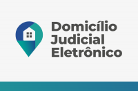 Arte com fundo branco, e tarja na parte inferior na cor azul. Ao centro, texto escrito DOMICÍLIO JUDICIAL ELETRÔNICO em fonte na cor preta. 