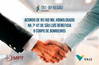 Arte com foto de aperto de mãos entre duas pessoas em fundo claro. No topo, centralizados, veem-se a logomarca do TRT-16 e texto sobre o acordo com letras azuis. No canto inferior esquerdo, vê-se a logomarca do MPT. No canto inferior direito, vê-se a logomarca da Vale.