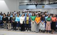  Foto do auditório repleto de pessoas.