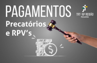 Imagem de fundo cinza, mostrando texto em letras brancas no canto superior esquerdo e a logomarca do TRT-16 no canto superior direito. Abaixo, vê-se a fotografia de uma mão segurando um martelo de juiz, indicando que está batendo em um desenho de giz que representa uma pilha de moedas.