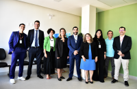 Administração do TRT-16 com a equipe do CEJUSC Imperatriz (da esquerda para a direita): servidor Danilo Maynart, juiz Matheus Bione, juíza Liliane de Lima, presidente Márcia Farias, juiz Sergei Becker, diretora-geral Fernanda Marques, estagiária Jhovana Martins, oficial de justiça Márcio Gomes e servidor Leonardo Silva.