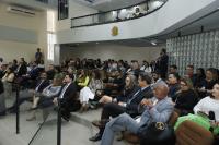 Foto mostra servidores e servidores, magistrados e integrantes da comitiva do TST no plenário do TRT-16. Todos acompanhando a abertura da correição ordinária.