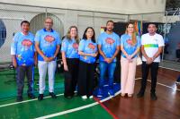 Foto mostra a juíza Liliana Boueres e outras autoridades em pé, durante mobilização social da Campanha Nacional de Combate ao Trabalho Infantil