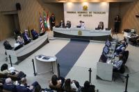 Imagem mostra foto panorâmica do plenário do TRT-16.