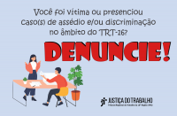 Imagem de fundo azul claro, tendo à esquerda ilustração de uma mulher em pé em conversação com um homem sentado à uma mesa, usando um notebook branco. No centro, texto preto com chamada para denúncia em vermelho.