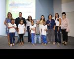 Desembargadora Márcia, juízes Paulo, Angelina, Ângela, Ádria e Carlos Eduardo, professores e alunos do TRT na Escola