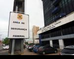 placa de área de segurança na fachada do prédio-sede do TRT-MA