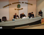 Presidente do TRT, des. Gerson de Oliveira, corregedor geral da JT, min. Carlos Alberto de Paula, e servidor do TST na leitura de ata correicional